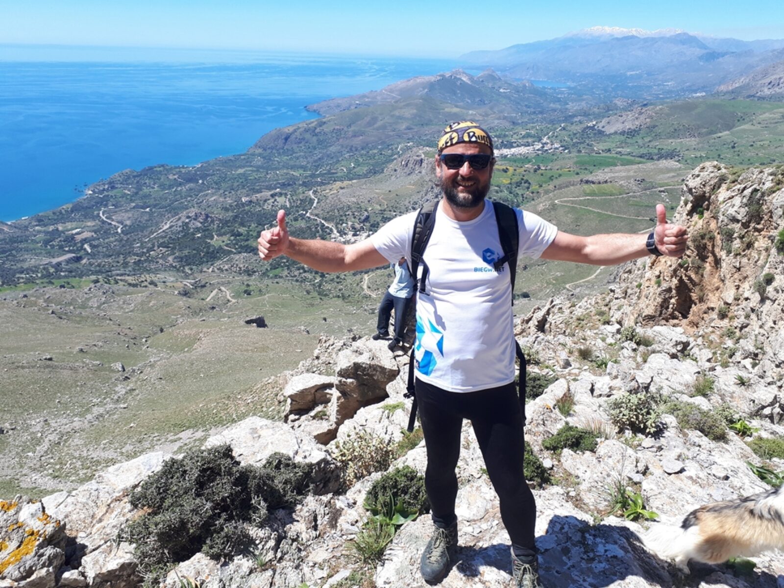 mężczyzna w górach