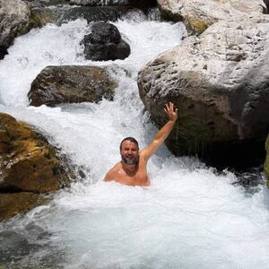 marek w spienionej kaskadzie kourtalioti