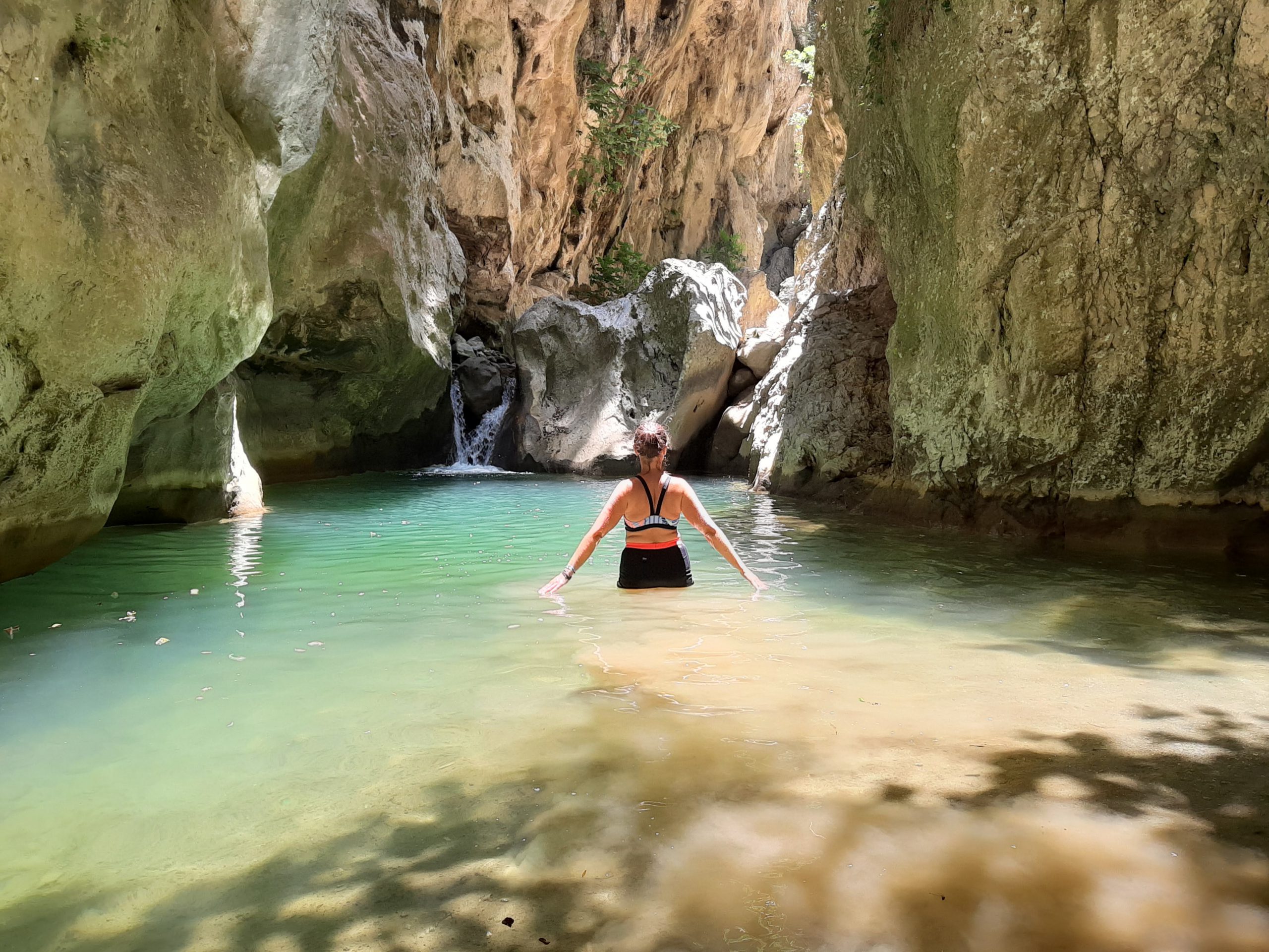 To co zachwyca – wieś, wąwóz, winnica (dzień w wiosce Patsos)