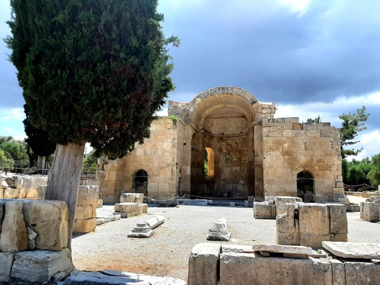 ruiny bazyliki gortyna