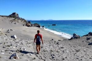 plaże na zachód od ligres marek spaceruje po plaży ligres