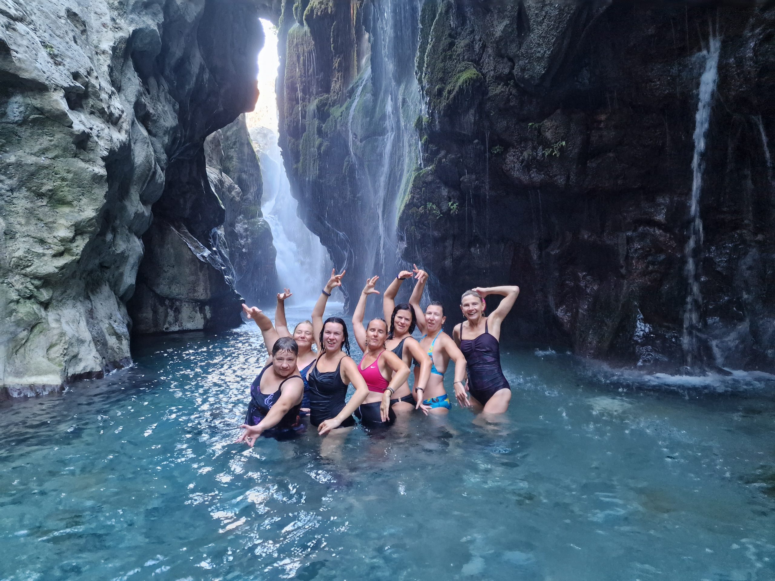 flamenco kourtalioti grupa flamenco pod wodospadem